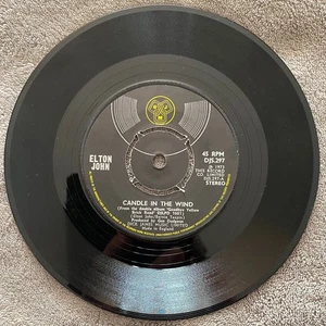 Elton John – Candle In The Wind 7inch Vinyl Record - Picture 1 of 2