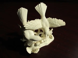 VTG UCAGCO "ORIOLE" WHITE BISQUE CERAMIC DECORATIVE 3 BIRD FAMILY FIGURINE-APAN - Picture 1 of 11