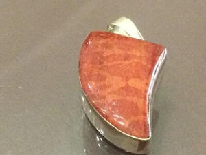 PENDENTE CHARM IN ARGENTO E MADREPORA (FAMIGLIA CORALLO )MANIFATTURA ORIENTALE - Foto 1 di 6