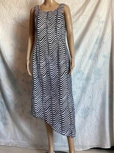 Schwarz/weiß gestreiftes Midi-Kleid - Bild 1 von 9