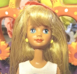 Camp Barbie Skipper de Mattel #11076. Suelto/usado. En ropa original - Imagen 1 de 6