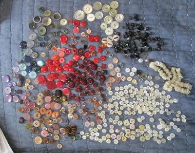 Antique BUTTON Lot  300+ Bakelite-Lucite-Shell-Glass -Leathe -Metal + - Image 1 of 4