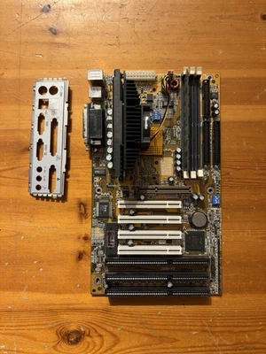 Bundle Scheda Madre Vintage Gigabyte GA6BXC + CPU Pentium III 500Mhz Slot1 - Immagine 1 di 4