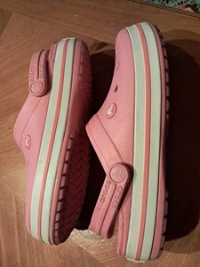 Unisex klassische Slipper Freizeit Clogs rosa Kroko Sandalen Größe 8 - Bild 1 von 3