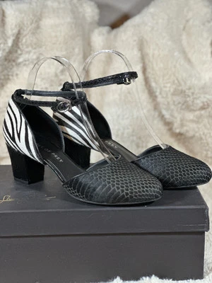 Zapatos de presa, sandalia de serpiente cebra tacón con correa decorativa para el tobillo talla 6,5 Foto 1 de 4