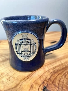 Taza Deneen Pottery Academia Naval de Estados Unidos lanzada a mano gres azul marino 10 oz - Imagen 1 de 11