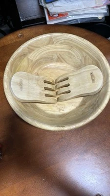 "Juego de ensaladeras de madera natural Mountain Woods de 12"" de diámetro" Foto 1 de 3