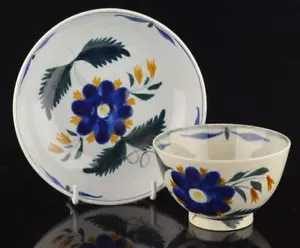 TAZÓN DE TÉ Y PLATILLO DE PERLAS STAFFORDSHIRE INGLÉS C.1830-DISEÑO FLORAL - Imagen 1 de 1