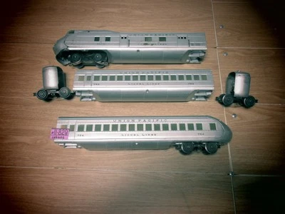 VINTAGE LIONEL #752W STREAMLINER  CAR SET W/ 753,  754 &  2 VESTIBULES TESTED - Image 1 of 4
