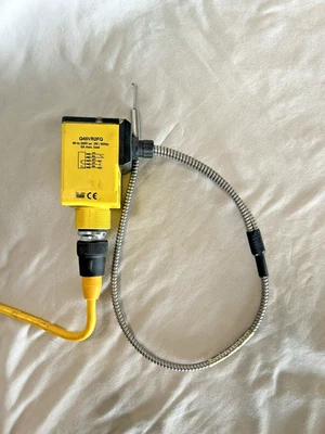 Banner Q45VR2FQ Fiber Optic Amplifier w/ BP12SMA1X.25 cable *Tested* - Image 1 of 4