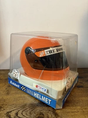 Minicasco Tony Stewart #20 The Home Depot Riddell Foto 1 de 4