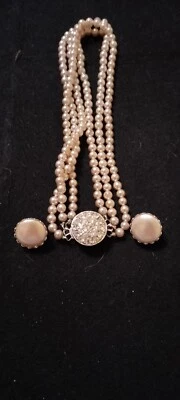 Collar de perlas de imitación vintage Sarah COV de 3 hilos y pendiente de perlas y cristal de 2 caras Foto 1 de 4