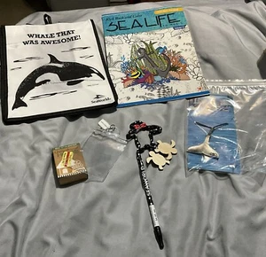 SEA WORLD PEGATINA PUZZLE BK, BOLSA, COLLAR DE BALLENA, BOLÍGRAFO, ROMPECABEZAS DE MADERA NUEVO - Imagen 1 de 24