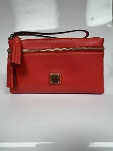 Dooney Bourke Saffiano Double Zip Wristlet in Tomato - Bild 1 von 12