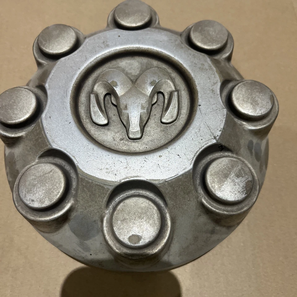 OXY18PAKAB  2004-2012 Dodge Ram 2500 OEM Plastic Center Cap 8 Lug - (1) See Pics - Image 1 of 1