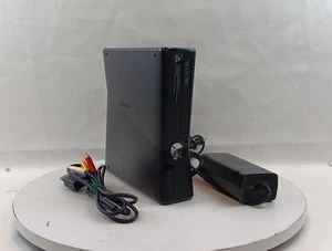 Microsoft Xbox 360 S Mattschwarz Konsole 250GB HD Netzkabel TV Kabel Getestet 2 - Bild 1 von 20