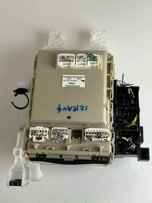 2012 TOYOTA RAV4 DASH CABIN FUSE BOX 82730-42400 OEM - Imagem 1 de 4