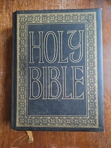 VTG Holy Bible Gold Seal Edition 1968 Royal Publishers Master Illustrated Large - Picture 1 of 13