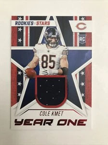 Camiseta deportiva reliquia de Panini Rookies & Stars Year One 2020 de los osos Kmet tarjeta de radiocontrol ¡Yo-Ck! - Imagen 1 de 2