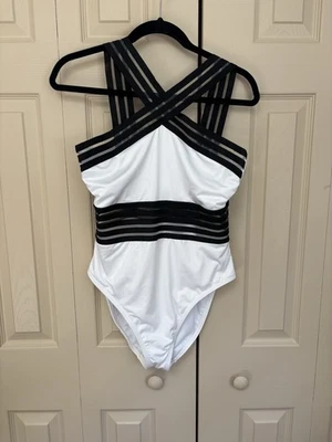 Traje de baño Kenneth Cole de una pieza blanco y negro talla grande Foto 1 de 3