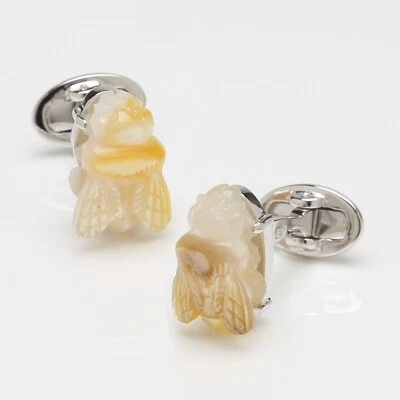 Abotoaduras esculpidas em madrepérola com concha de abelhas - Imagem 1 de 3