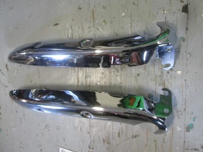 1994 - 2003 VF750C MAGNA OEM RH LH  GRAB RAIL BAR 77330-MZ5-000  / 77340-MZ5-000 - Imagem 1 de 4