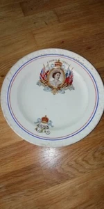 Elizabeth 11 coronation plate - Picture 1 of 2