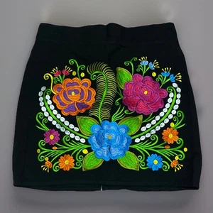 Black Embroidered Skirt Flowers Vacation Party Cocktail Sz L Comfortable Mexican - Picture 1 of 7