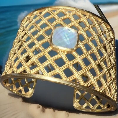 Brazalete Julie Vos tejido canasta chapado en oro de 24k piedra blanca transparente iridiscente Foto 1 de 4