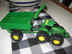JOHN DEER TRACTOR LIGHT AND NOISE & GRAIN TRAILER FARM TOY - Picture 1 of 1