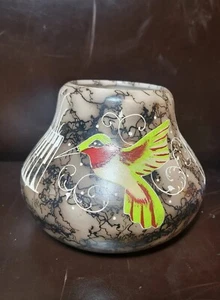 VINTAGE NAVAJO NATIVE AMERICAN CARVED HORSE HAIR HUMMINGBIRD POTTERY VASE SIGNED - Picture 1 of 20