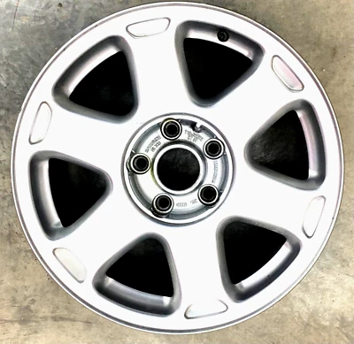 Llanta 95AUDI S6 895601025M buen estado original Foto 1 de 3