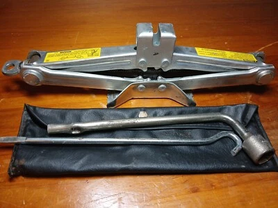 1995 Nissan Maxima macaco de emergência fabricante de equipamento original com chave de encaixe - Imagem 1 de 2