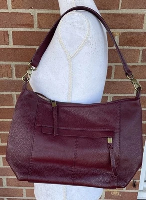Сумочка-хобо Sak Alameda бордовая шагреневая кожа без брелоков повседневная офисная - Изображение 1 из 4