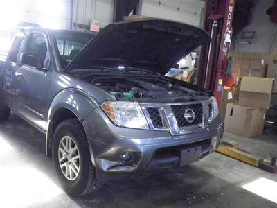 Guardabarros delantero derecho gris Nissan Frontier 2005-2021 549391 1219 Foto 1 de 4