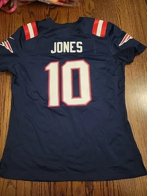Camiseta deportiva de fútbol americano de la NFL Nike Mac Jones New England PATRIOTS para mujer talla mediana  Foto 1 de 4