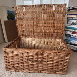 Vintage Woven Wicker Hamper With Handle - Picture 1 of 5