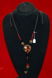 VINTAGE JEWELRY Necklace Floral Pendant Beautiful Vintage Necklace! - Picture 1 of 5