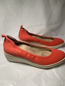 Women’s Vionic Shoes, Tangerine Color, Size 7.5