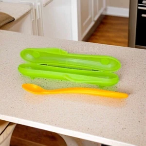 TUPPERWARE C116 TUPPERCARE SOFT-FÜTTERLÖFFEL MIT BOX GRÜN ORANGE - Bild 1 von 2