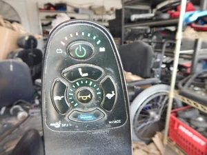 SILLA DE RUEDAS ELÉCTRICA INVACARE TDX SP CON CONTROLADOR JOYSTICK ELEVADOR MK5-SPJ+ con CA PROBADO - Imagen 1 de 5