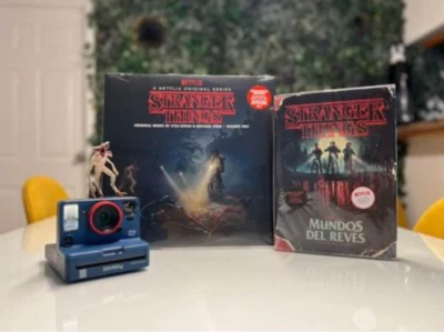 STRANGER THINGS Polaroid Special Edition + Vinyl Vol1 + Dermogorgon + Book - Image 1 of 4