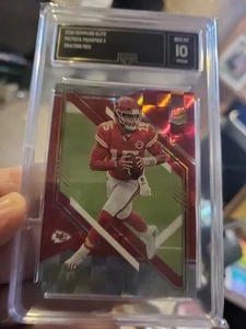 2021 Donruss Elite Patrick Mahomes II  284/399 Red - Picture 1 of 5