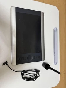 Wacom Intuos Pro Pen Tablet PTH-651 S1 srebrny edycja specjalna używany - Zdjęcie 1 z 5