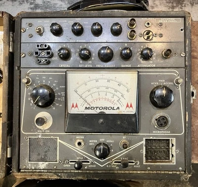 Radio Motorola Vintage • TU 546 • Juego de prueba portátil • Alrededor de 1950’s • Sin probar Foto 1 de 4