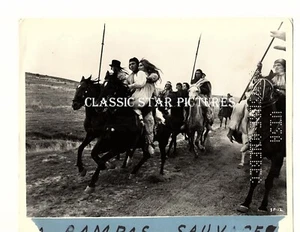 B445 Robert Taylor Savage Pampas (1965) lote de 4 8 x 10 fotografías vintage - Imagen 1 de 4