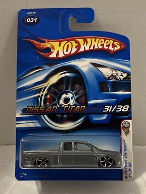 2006 Hot Wheels First Editions prata Nissan Titan  - Imagem 1 de 4