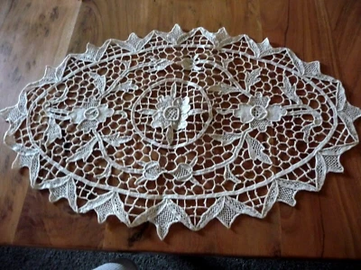 Linge ancien  Napperon lin ecru en  dentelle - Photo 1/3