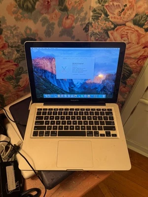 Apple MacBook Pro 13" (2009) – Core 2 Duo 2.26GHz – 2GB RAM – 160GB HDD – OS X E - Image 1 of 4