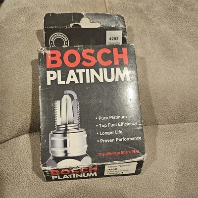 1 Box of 4 NEW BOSCH Platinum Spark Plugs  No.4202  FR8DPX - Image 1 of 3